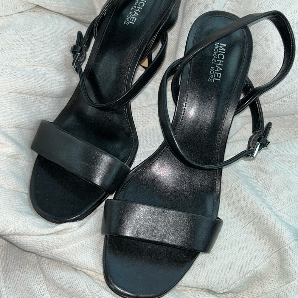 Women black pre love heel size 7.5 MICHAEL Michael Kors